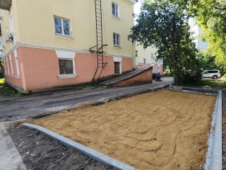 На Подольской во дворе построят парковку и проведут озеленение