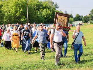 Участники крестного хода в Лавру помолятся у воинских памятников Мытищ