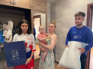 Семью участника СВО из Балашихи поздравили с Днем семьи, любви и верности