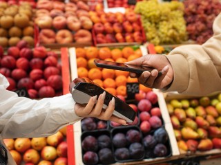 Эксперт предостерег от покупки овощей и фруктов в палатках