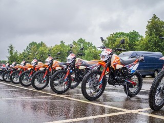 Партию внедорожных мотоциклов отправили из Люберец для участников СВО