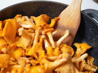 Хозяйки из Шаховской поделились любимыми рецептами блюд с лисичками
