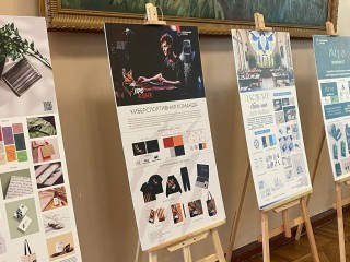 Студенты-дизайнеры из Воскресенска открыли выставку фирменного стиля в ДК «Химик»