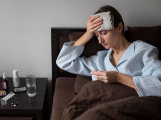 Врач перечислила симптомы, которые могут указывать на менингит