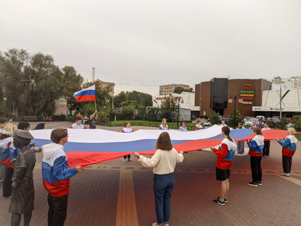 В Подольске волонтеры Дворца молодежи провели эстафету в честь Дня Государственного флага