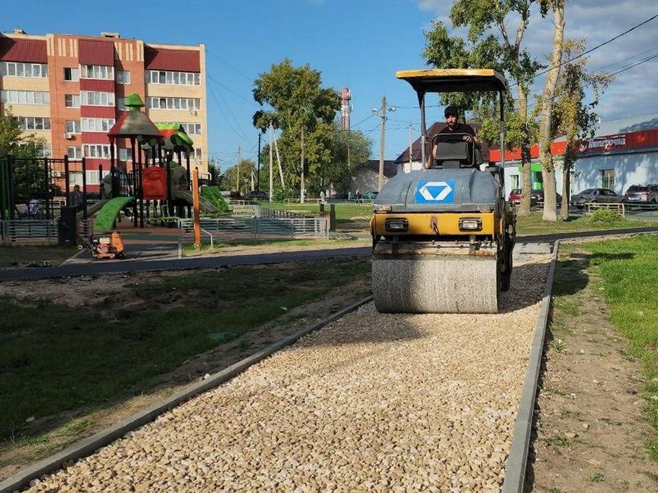 В Красной Пойме ремонт двора завершат до конца сентября