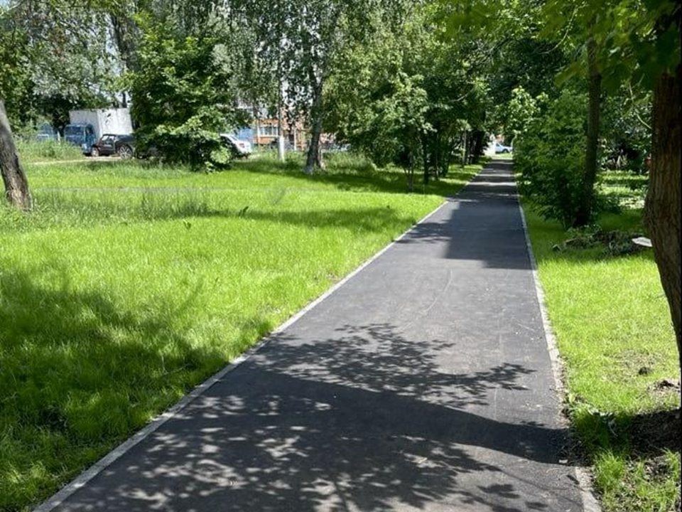 Пешеходные тропы у социальных объектов привели в порядок в Химках