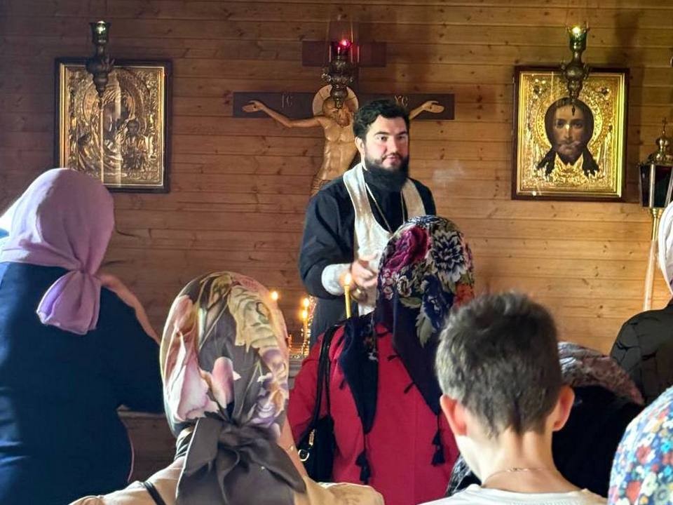 Родные бойцов собрались на молитву в Серафимовском храме
