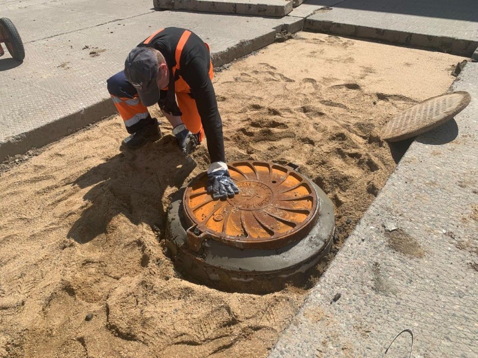 Коммунальные службы провели ремонт водопроводной инфраструктуры в Красногорске