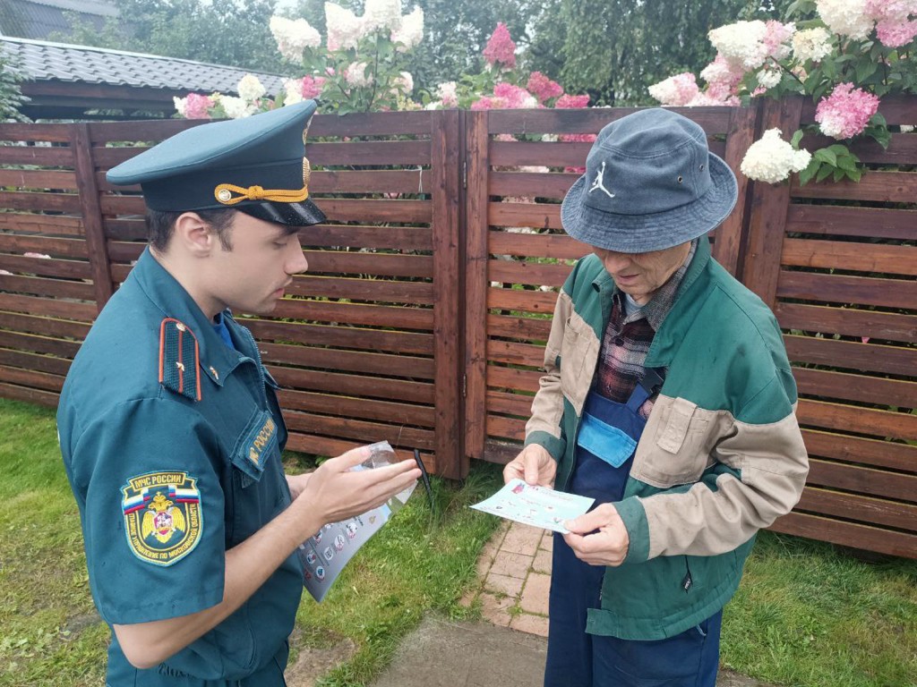 Защита от огня: инспекторы МЧС в Ступине учат жителей предотвращать пожары