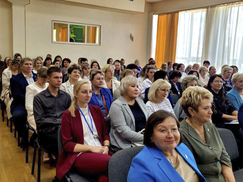 Будущее в настоящем: на августовской педагогической конференции наградили лучших