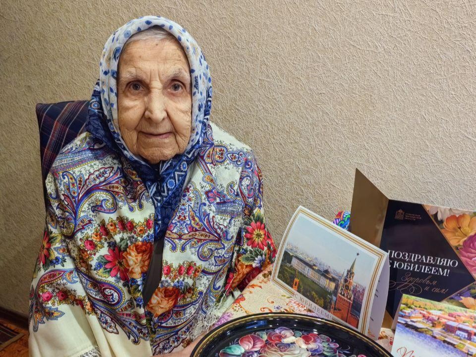 Поздравления со 100-летним юбилеем принимает ветеран ВОВ Прасковья Шмелева