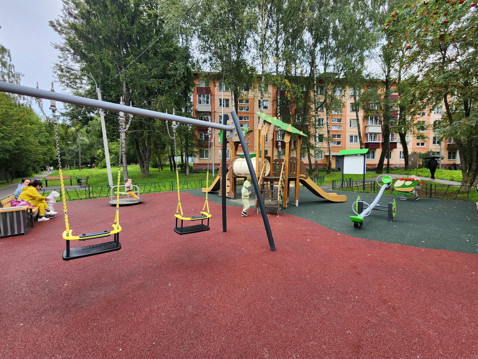 Новая детская игровая площадка появилась в одном из дворов Чехова