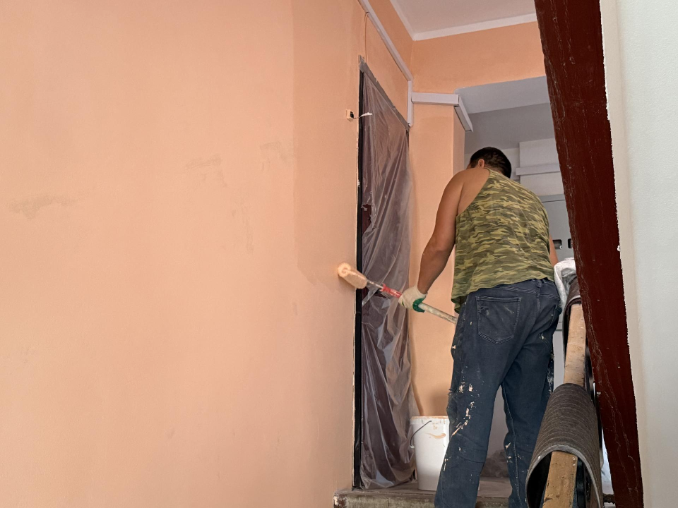 Как продвигается косметический ремонт подъездов в домах на улице 3-е Почтовое отделение
