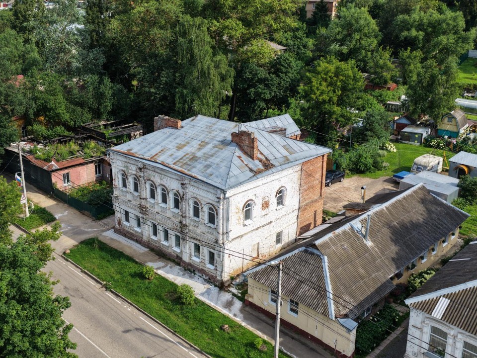 Старинный дом в Волоколамске восстанавливают «из-под земли»