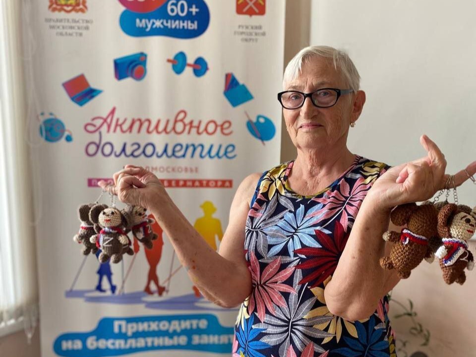Ружанка создает обереги в виде Чебурашек
