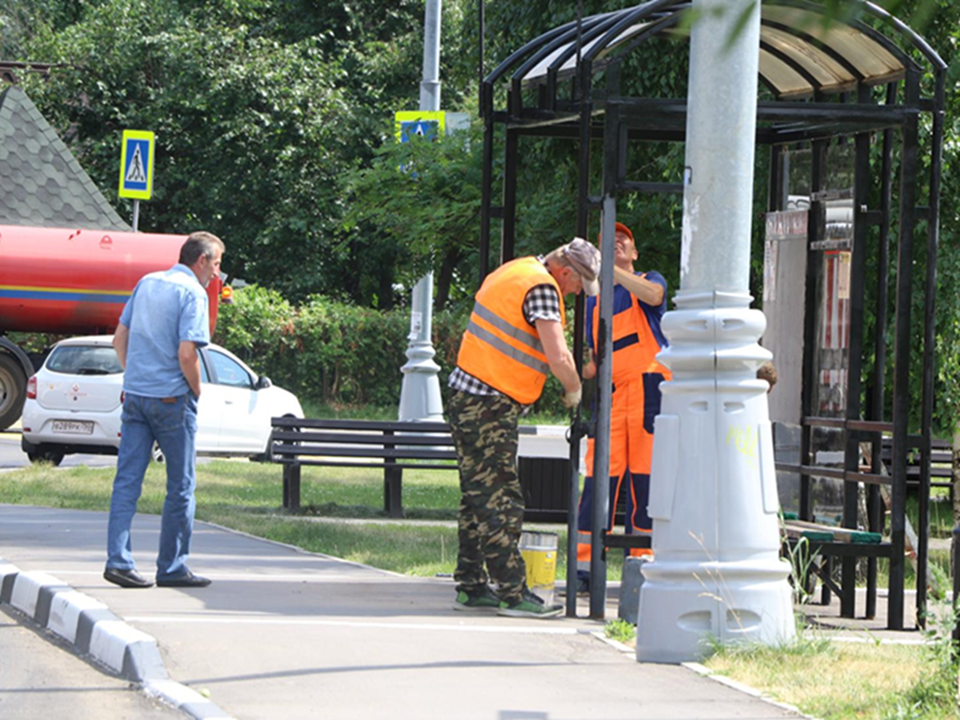 Подмосковные остановки привели в порядок на девяти региональных дорогах