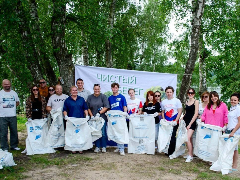 Жители Солнечногорска очистили берег Истринского водохранилища