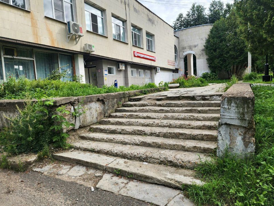 Территорию Дома быта обследуют для ремонта по просьбе жителей