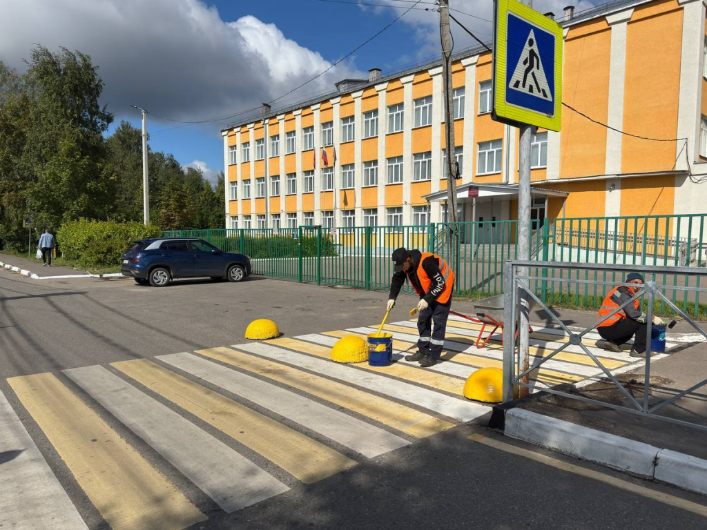 В Апрелевке обновляют дорожную разметку у школ и детских садов