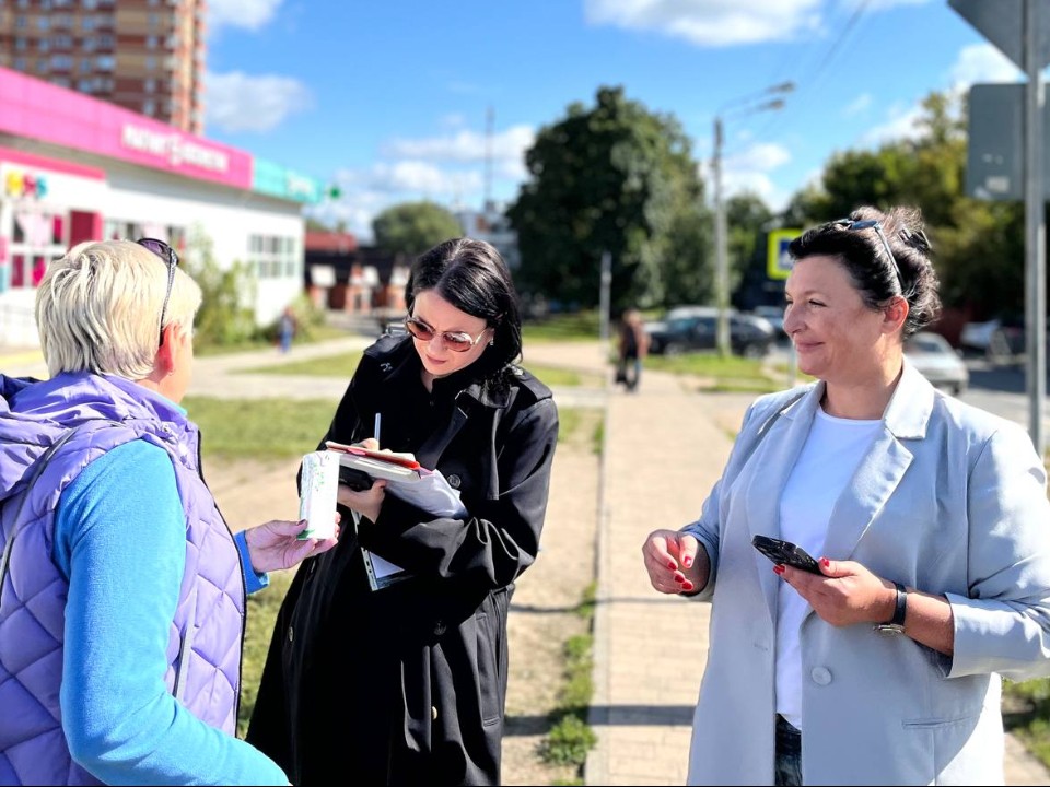 У Краснополянской поликлиники обустроят удобную дорожку и установят скамейки