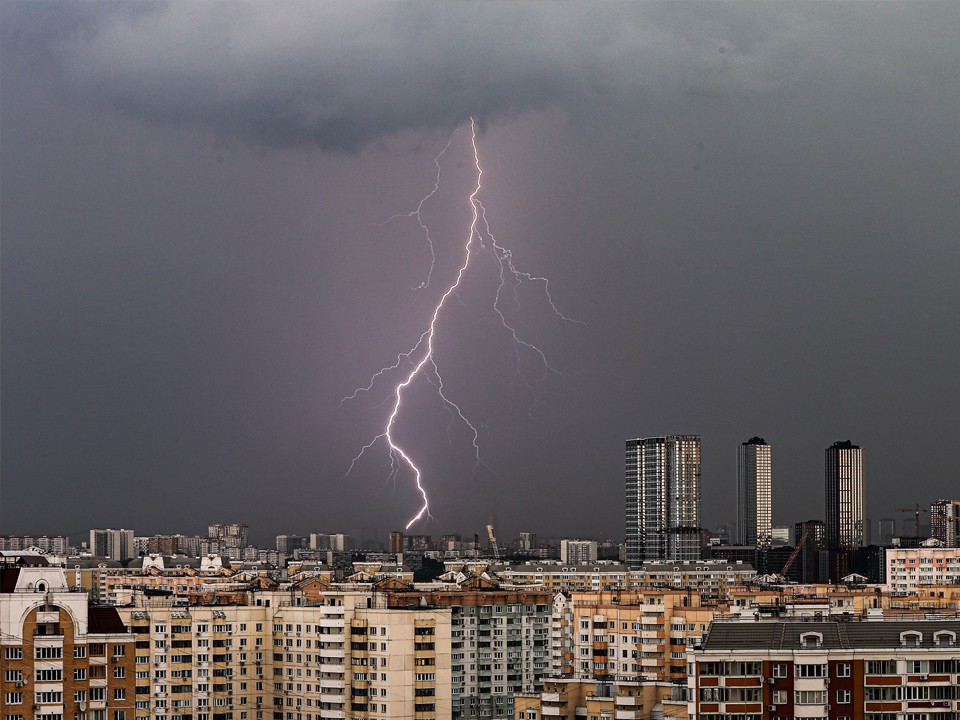 Мощные грозы, рекордные дожди: начало осени в Подмосковье будет эпичным