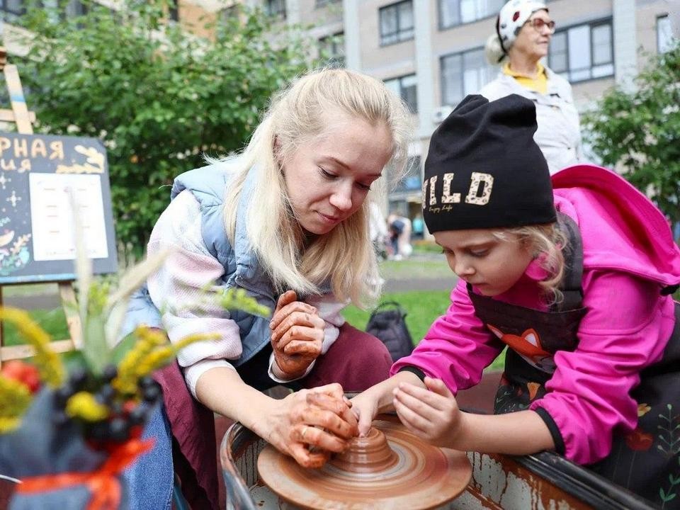 Соседи по дому № 5 на Разведчика Абеля устроили для себя праздник с конкурсами