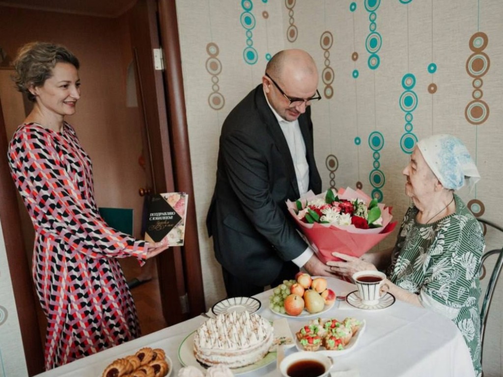 Ветерана труда в Свердловском поздравили с 90-летием
