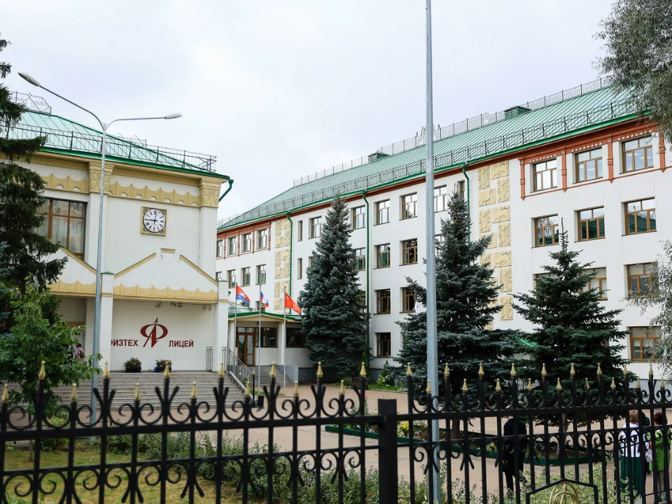 Общенациональный рейтинг по конкурентоспособности выпускников возглавил Физтех-лицей им. П.Л. Капицы
