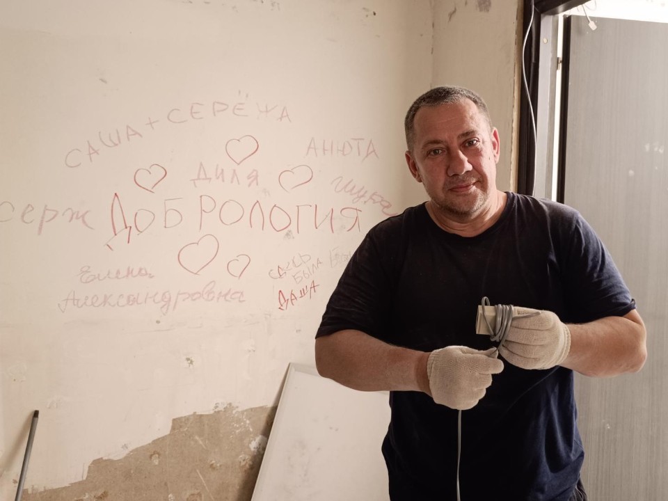 Родители участников проекта «Добрология» в Лобне помогают с ремонтом помещения
