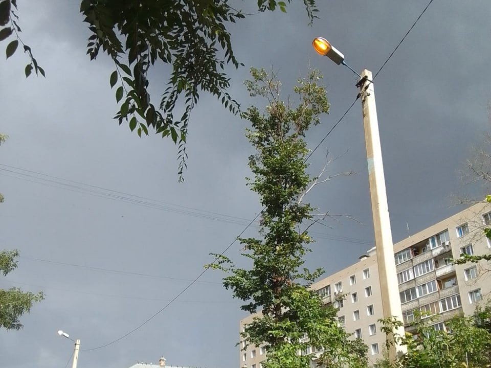Неработающий несколько месяцев фонарь на Загорской улице починили в Дмитрове