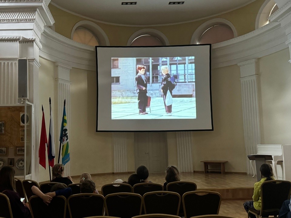 В Воронинском клубе детям покажут бесплатное кино про медведя