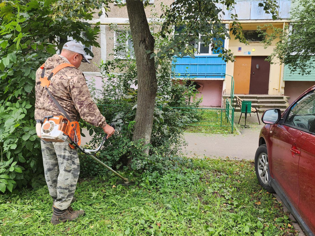 Регулярное скашивание травы продолжат в микрорайонах Зарайска