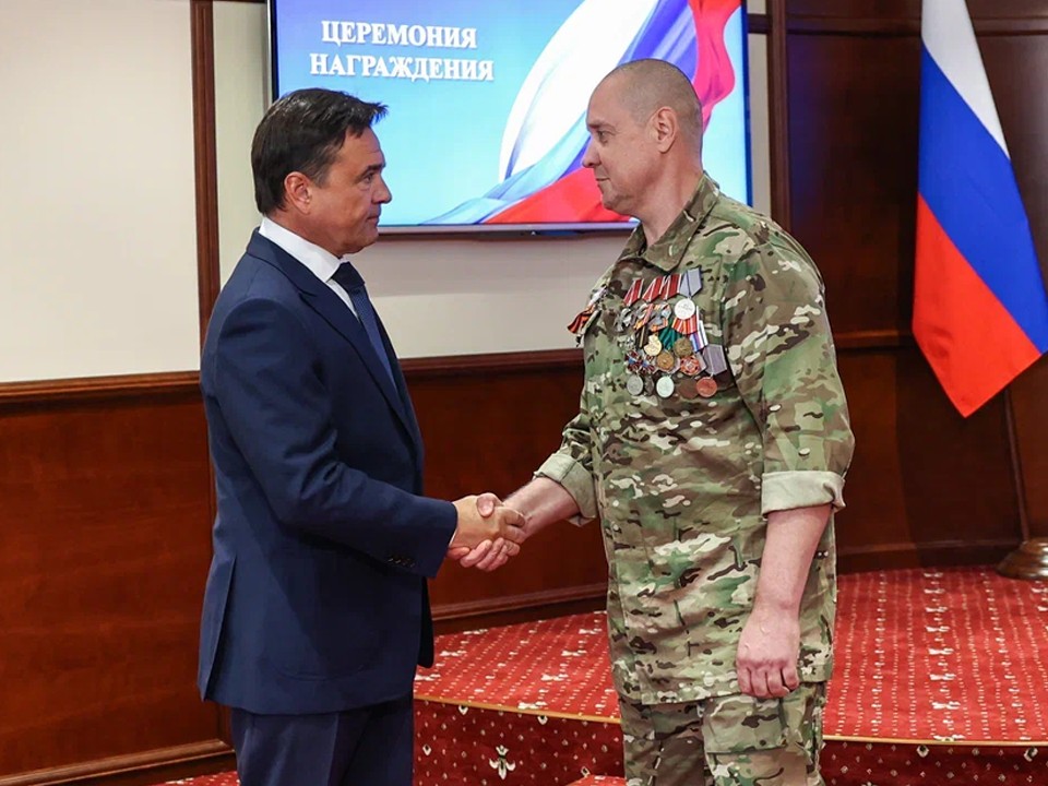 Боевые награды за участие в СВО получили трое добровольцев из Подмосковья