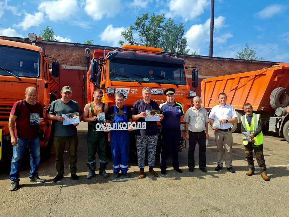 Автоинспекторы Шаховской провели урок безопасности для работников предприятий