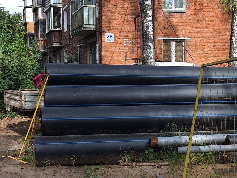 В микрорайоне Ковровый восстанавливают территорию после строительства ливневой канализации