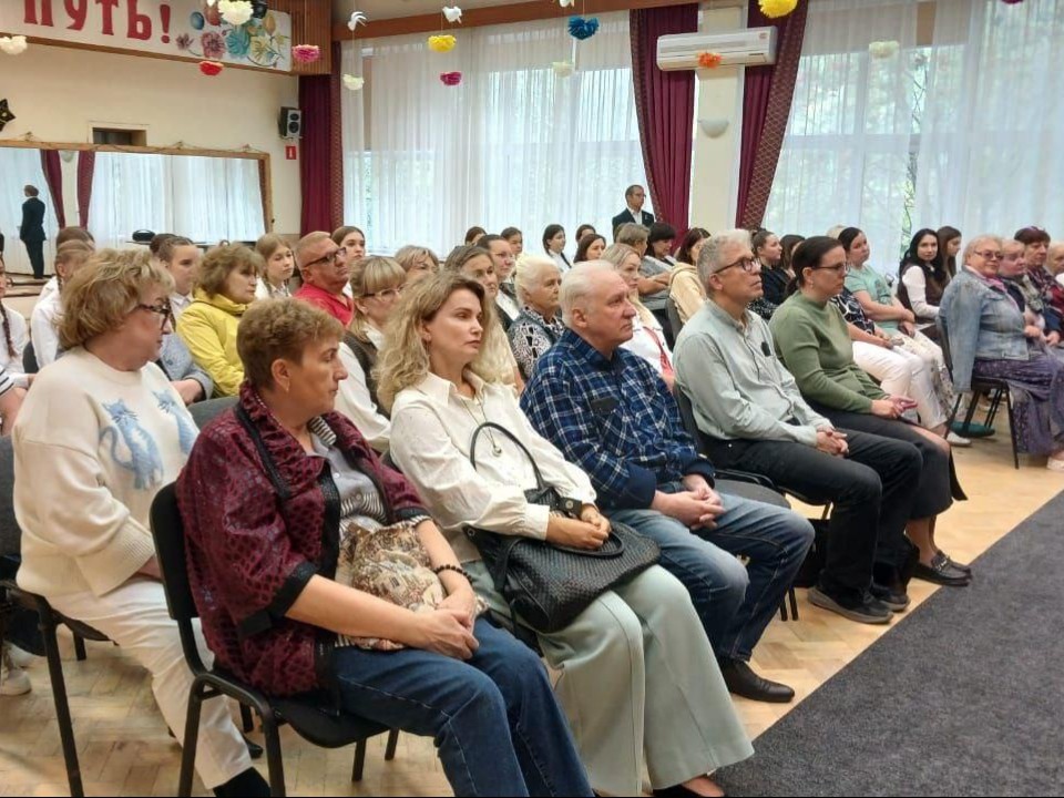 «Зал был тронут»: встреча к юбилею известной песни прошла в лицее Химок
