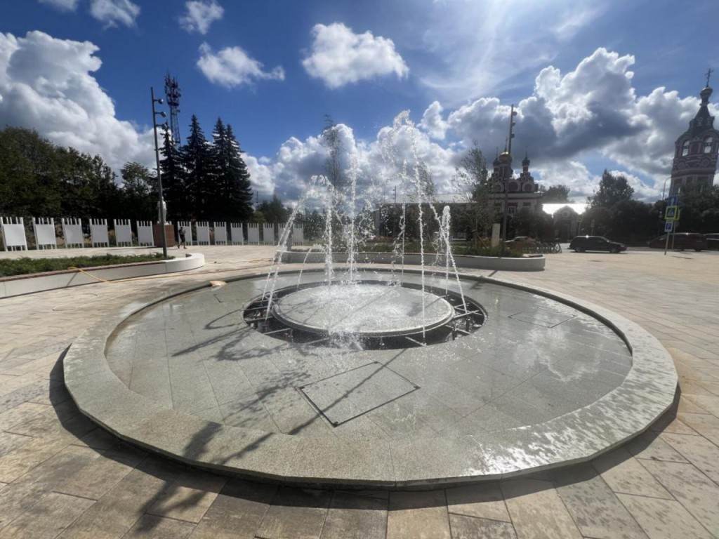 На площади Карла Маркса в Талдоме заработал новый фонтан