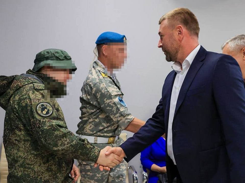 Систему РЭБ и антитепловизорные одеяла передали жители бойцу «Бэтмену»