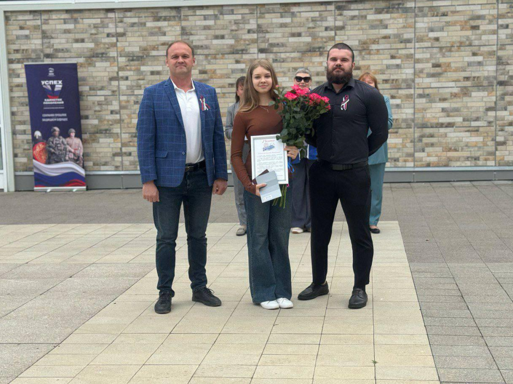 «Россия — это мы»: в Молодежном состоялся митинг в честь Дня флага