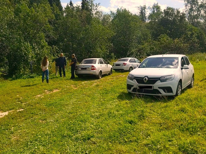 Воскресенца обязали выплатить крупный штраф за парковку в водоохранной зоне