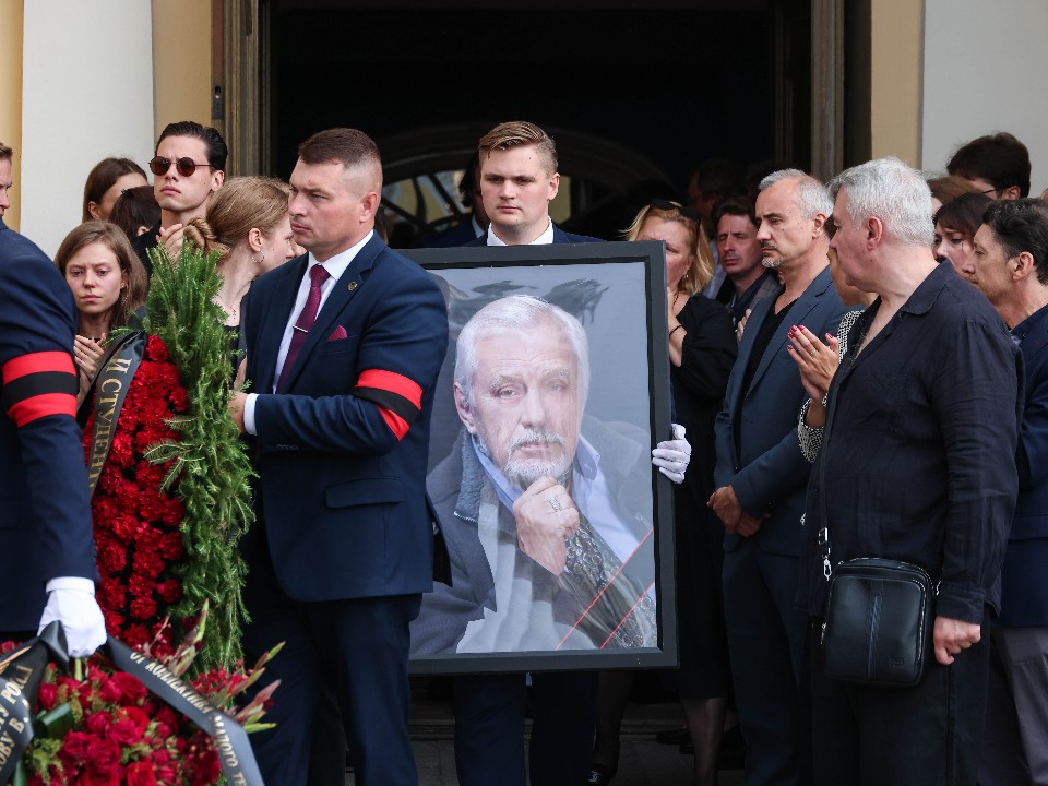 Актера Сафронова похоронили на Долгопрудненском кладбище
