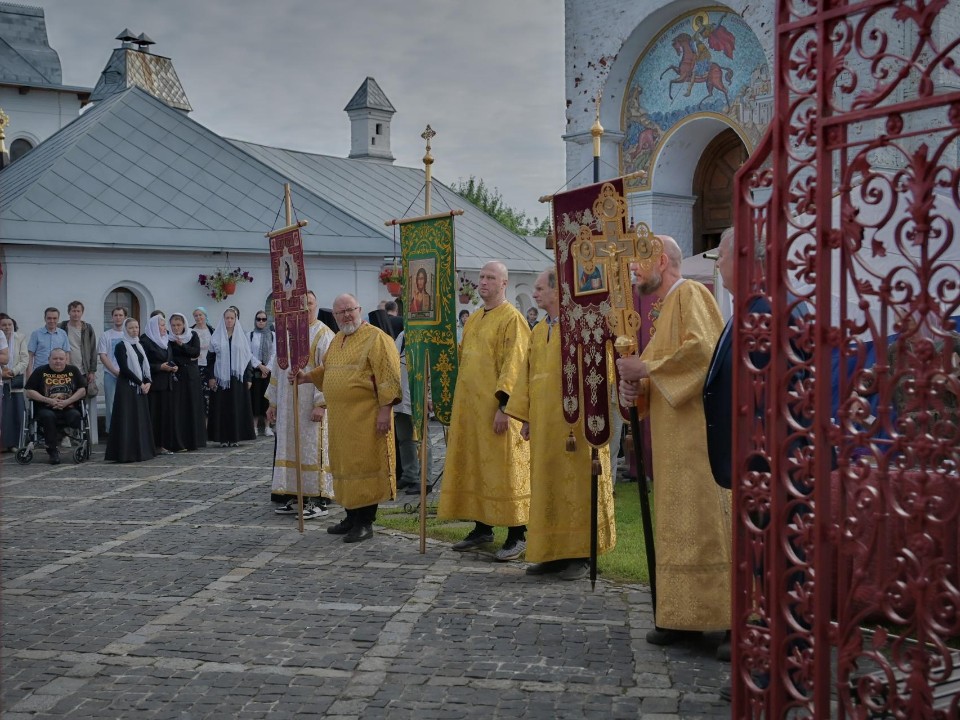 Паломники поклонились мощам Николая Чудотворца в Красногорске