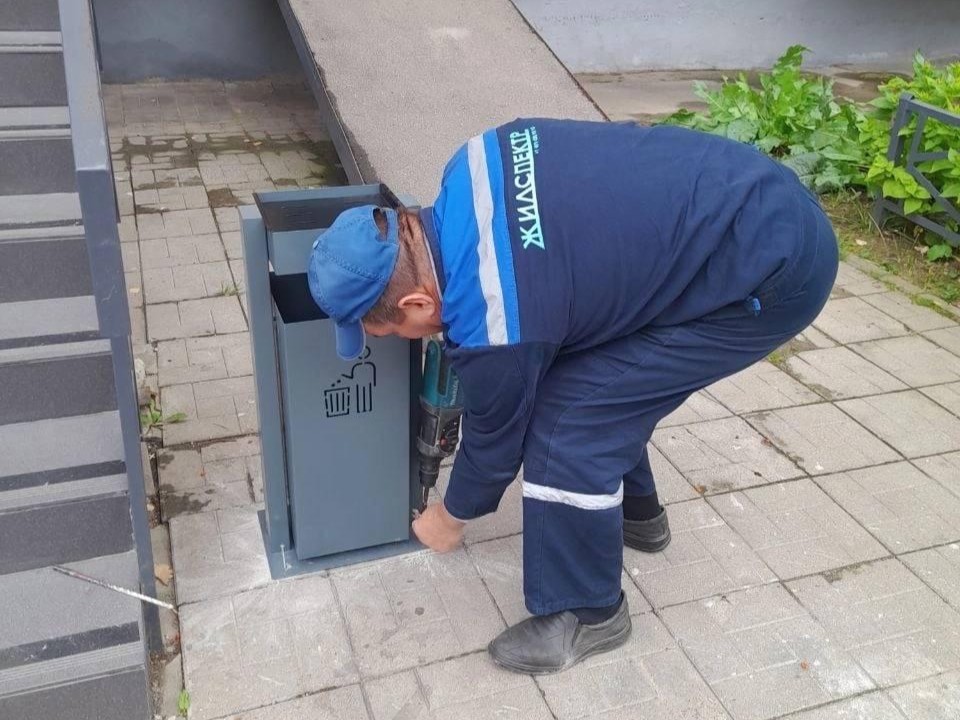 Коммунальщики отремонтировали почти 8 тыс. урн во дворах и на улицах Подмосковья
