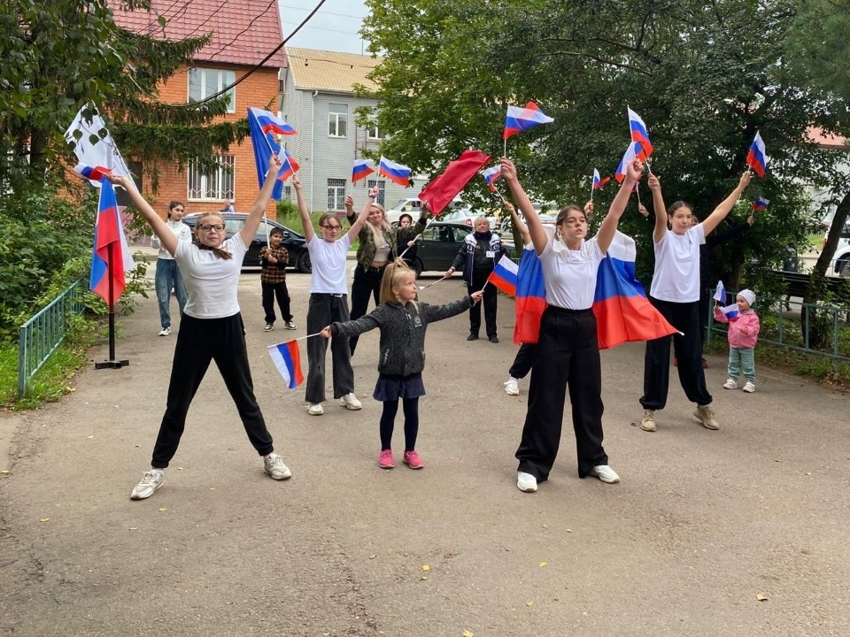 Праздничные флешмобы и мастер-классы прошли в ДК и библиотеках округа