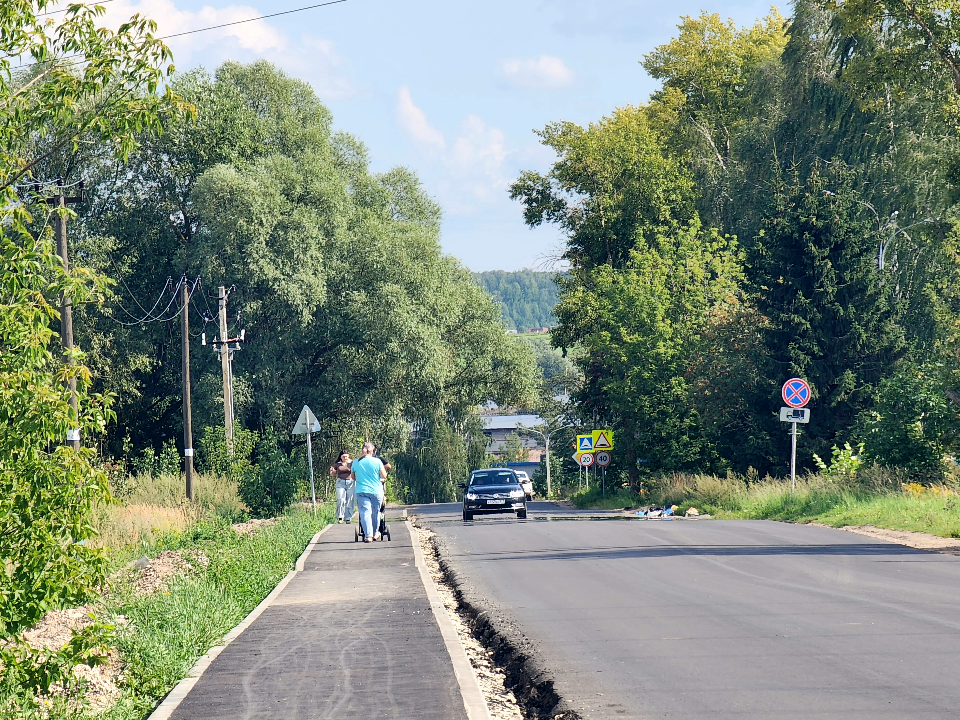 В деревне Большое Грызлово уложили новый тротуар