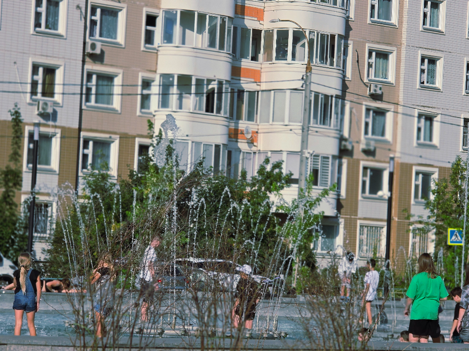 В последний день лета дети в Подольске штурмуют фонтаны