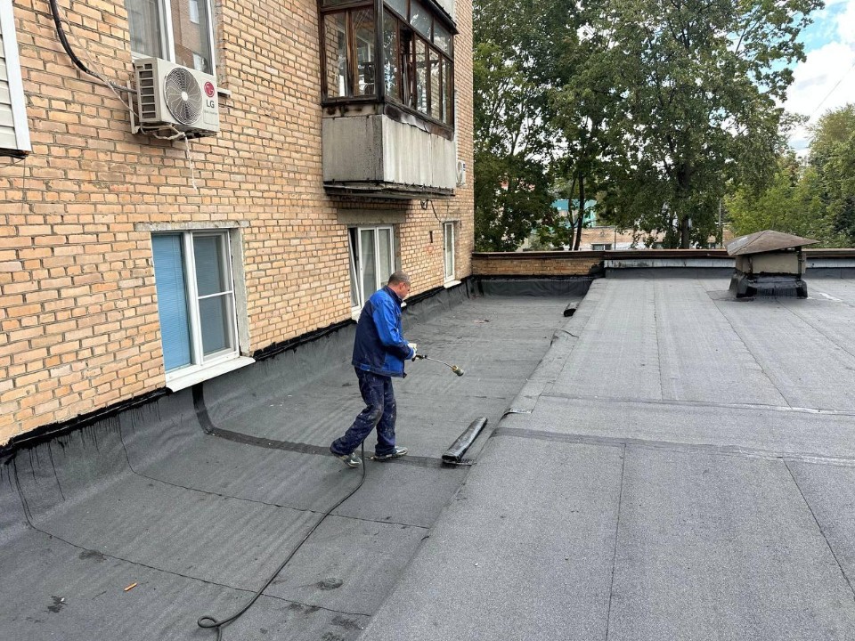 В Королеве отремонтировали крыши на 52 домах после отопительного сезона