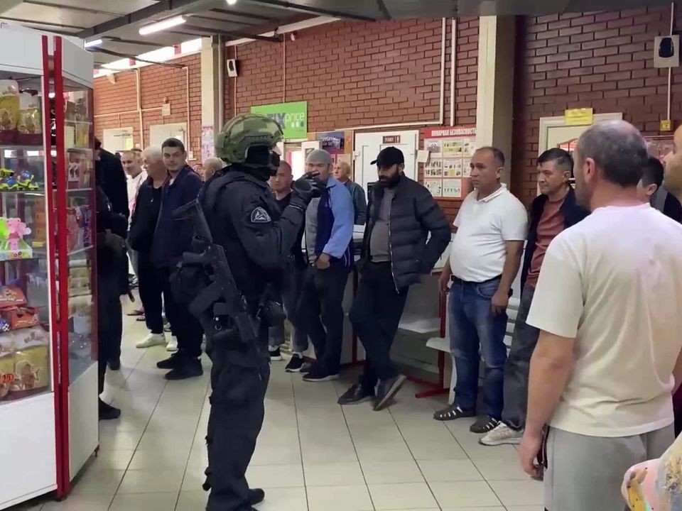 Полиция выявила 15 нелегальных мигрантов в Электростали