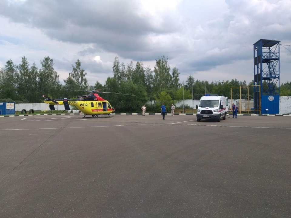 Пожарные помогли эвакуировать тяжелобольную пациентку из Ногинска на вертолете